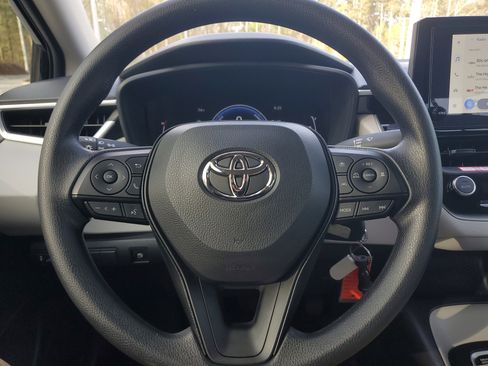 Used 2026 Toyota Corolla LE image 18