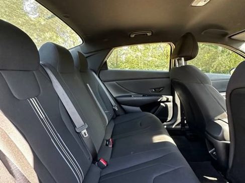 Certified 2025 Hyundai Elantra Sport FWD image 18
