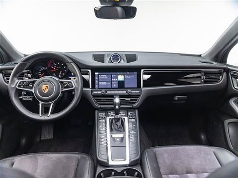 Used 2021 Porsche Macan AWD/4WD image 18