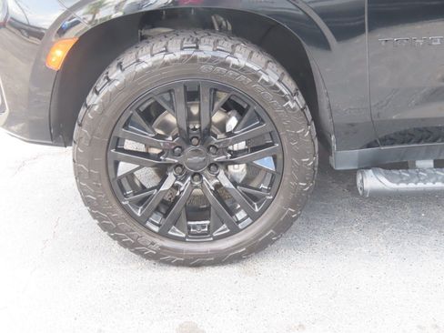 Used 2021 Chevrolet Tahoe Z71 w/ Z71 Off-Road Package AWD/4WD image 6