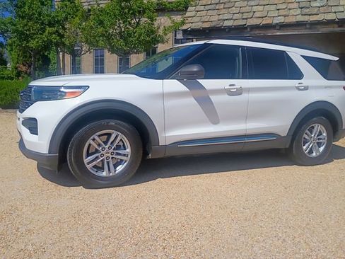 Used 2020 Ford Explorer XLT RWD image 6