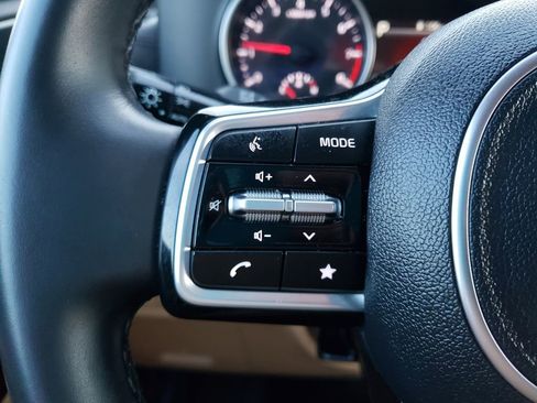 Used 2024 Kia Carnival LX image 14