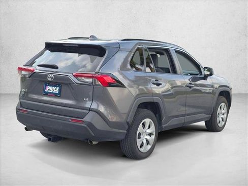 Used 2021 Toyota RAV4 LE FWD image 5