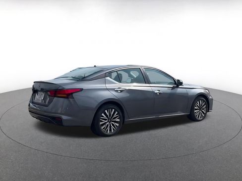 Used 2025 Nissan Altima 2.5 SV image 14