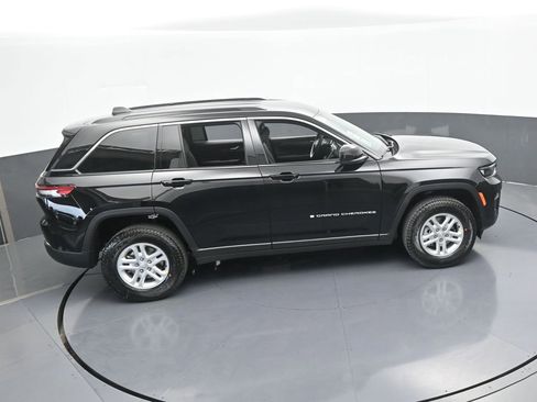 Used 2025 Jeep Grand Cherokee Laredo AWD/4WD image 46