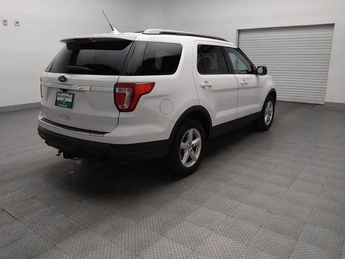 Used 2018 Ford Explorer XLT w/ Equipment Group 201A FWD image 9