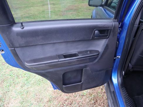 Used 2011 Ford Escape XLT image 16