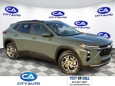 Used 2025 Chevrolet Trax LT image 1