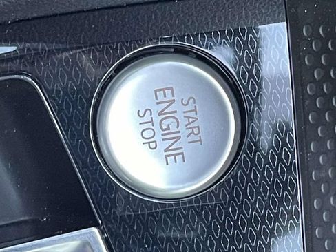 New 2026 Volkswagen Taos SE FWD image 28
