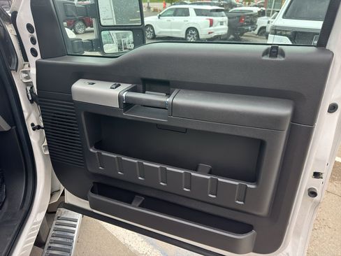 Used 2015 Ford F250 Lariat w/ Lariat Ultimate Package AWD/4WD image 9