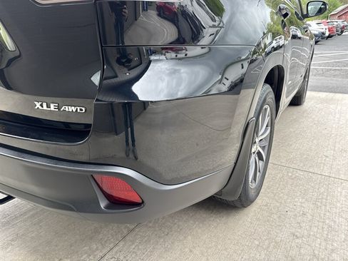 Used 2018 Toyota Highlander XLE AWD/4WD image 18