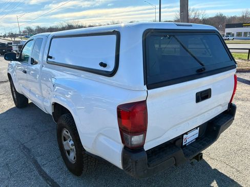 Used 2019 Toyota Tacoma SR image 2