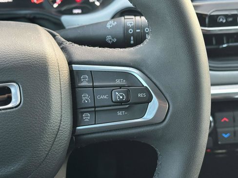 Used 2024 Jeep Compass Limited image 23