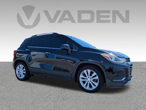 Used 2017 Chevrolet Trax Premier FWD image 3