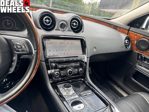 Used 2019 Jaguar XJ R-Sport AWD/4WD image 17