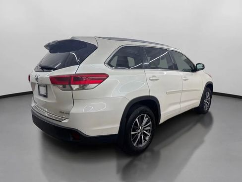 Used 2017 Toyota Highlander XLE AWD/4WD image 10