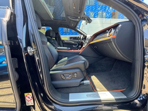 Used 2020 Bentley Bentayga Design Series image 42
