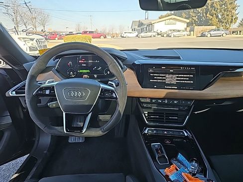 Used 2022 Audi e-tron GT Premium Plus image 2