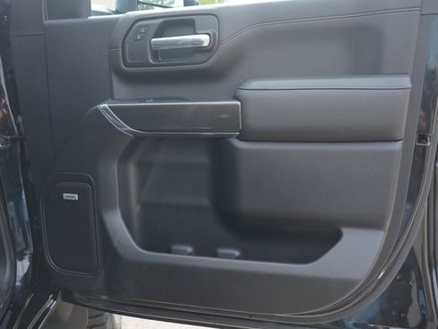 Used 2023 GMC Sierra 2500 AT4 w/ AT4 Preferred Package AWD/4WD image 9