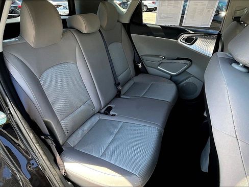 Used 2025 Kia Soul LX FWD image 27