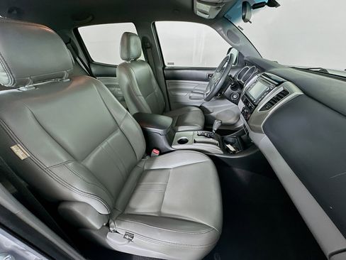 Used 2014 Toyota Tacoma PreRunner w/ SR5 Package image 28