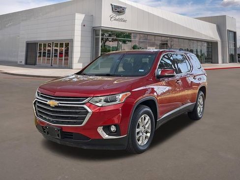 Used 2021 Chevrolet Traverse LT image 1