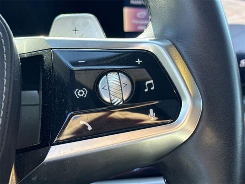 Used 2023 BMW 740i w/ Parking Assistance Package image 37