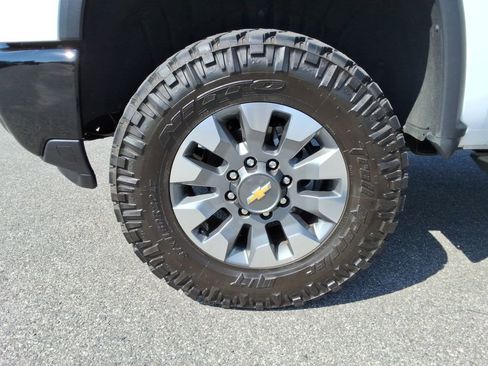 Used 2025 Chevrolet Silverado 2500 Custom w/ Custom Value Package AWD/4WD image 10