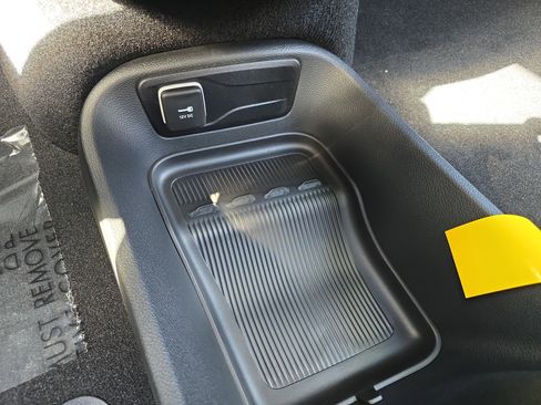 New 2026 Chrysler Pacifica Select image 30