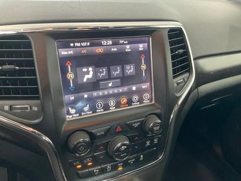 Used 2018 Jeep Grand Cherokee Laredo RWD image 13