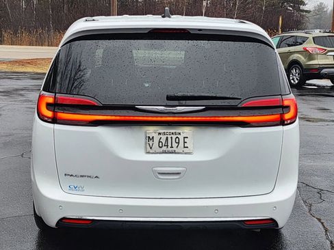 Used 2023 Chrysler Pacifica Touring-L image 12