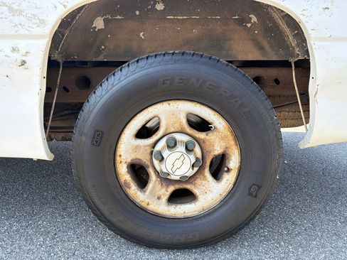 Used 2004 Chevrolet Silverado 1500 W/T RWD image 12