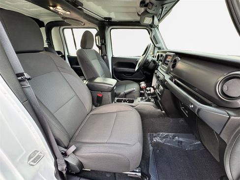 Used 2023 Jeep Gladiator Sport image 33