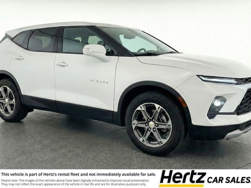 Used 2025 Chevrolet Blazer LT FWD image 1