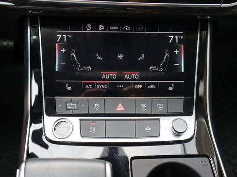 Used 2022 Audi Q7 3.0T Premium w/ Convenience Package AWD/4WD image 28