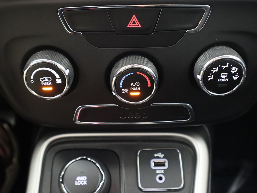Used 2018 Jeep Compass Latitude AWD/4WD image 39