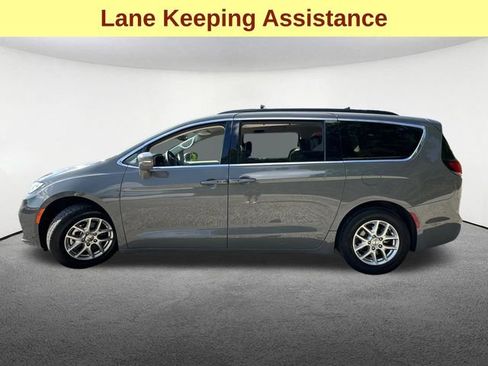 Used 2022 Chrysler Pacifica Touring-L FWD image 6