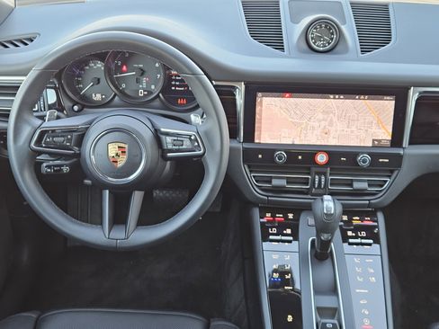 Certified 2025 Porsche Macan image 26
