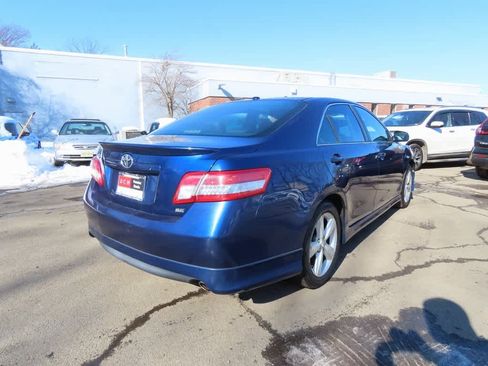 Used 2010 Toyota Camry LE image 4