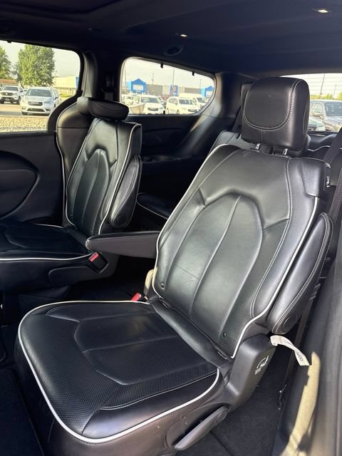 Used 2025 Chrysler Pacifica Limited FWD image 20