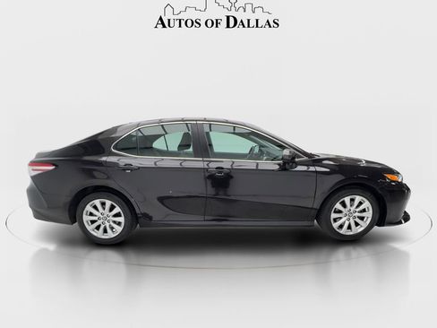 Used 2020 Toyota Camry LE image 9