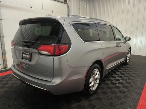 Used 2020 Chrysler Pacifica Limited FWD image 4