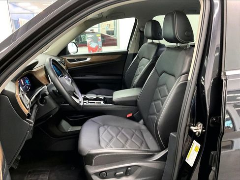Used 2025 Volkswagen Atlas SE AWD/4WD image 10