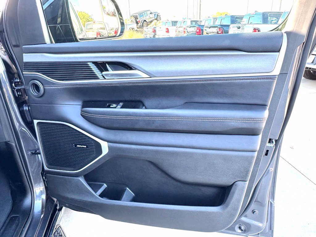 Used 2025 Jeep Wagoneer Series II AWD/4WD image 30