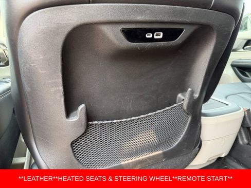 Used 2024 Chrysler Pacifica Touring-L FWD image 20
