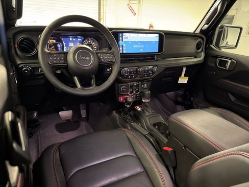 Used 2025 Jeep Wrangler Unlimited Rubicon w/ XTREMEE 35" Tire Package AWD/4WD image 29