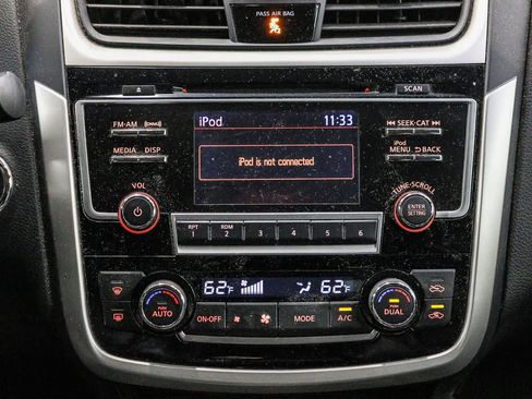 Used 2018 Nissan Altima 2.5 SL FWD image 15