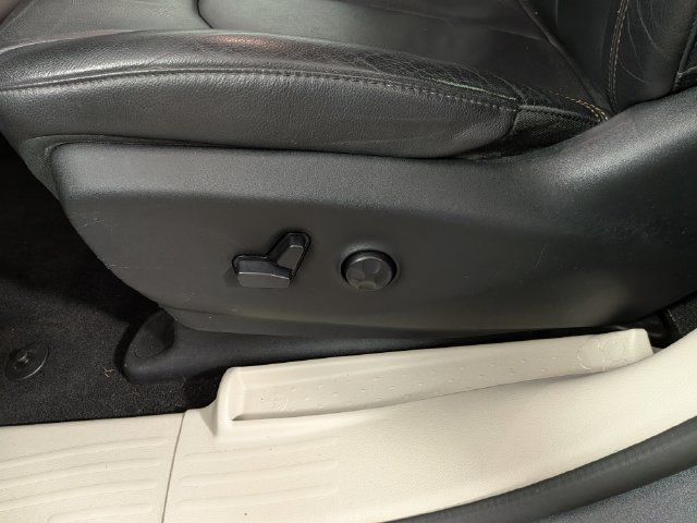 Used 2017 Chrysler Pacifica Touring-L FWD image 16