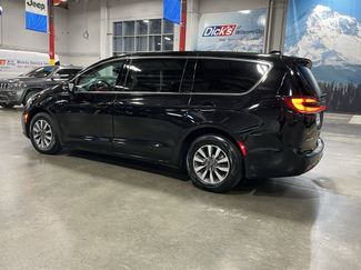 Used 2024 Chrysler Pacifica Select video 3