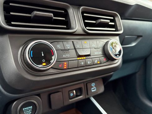 Used 2023 Ford Maverick Lariat w/ Lariat Luxury Package image 6